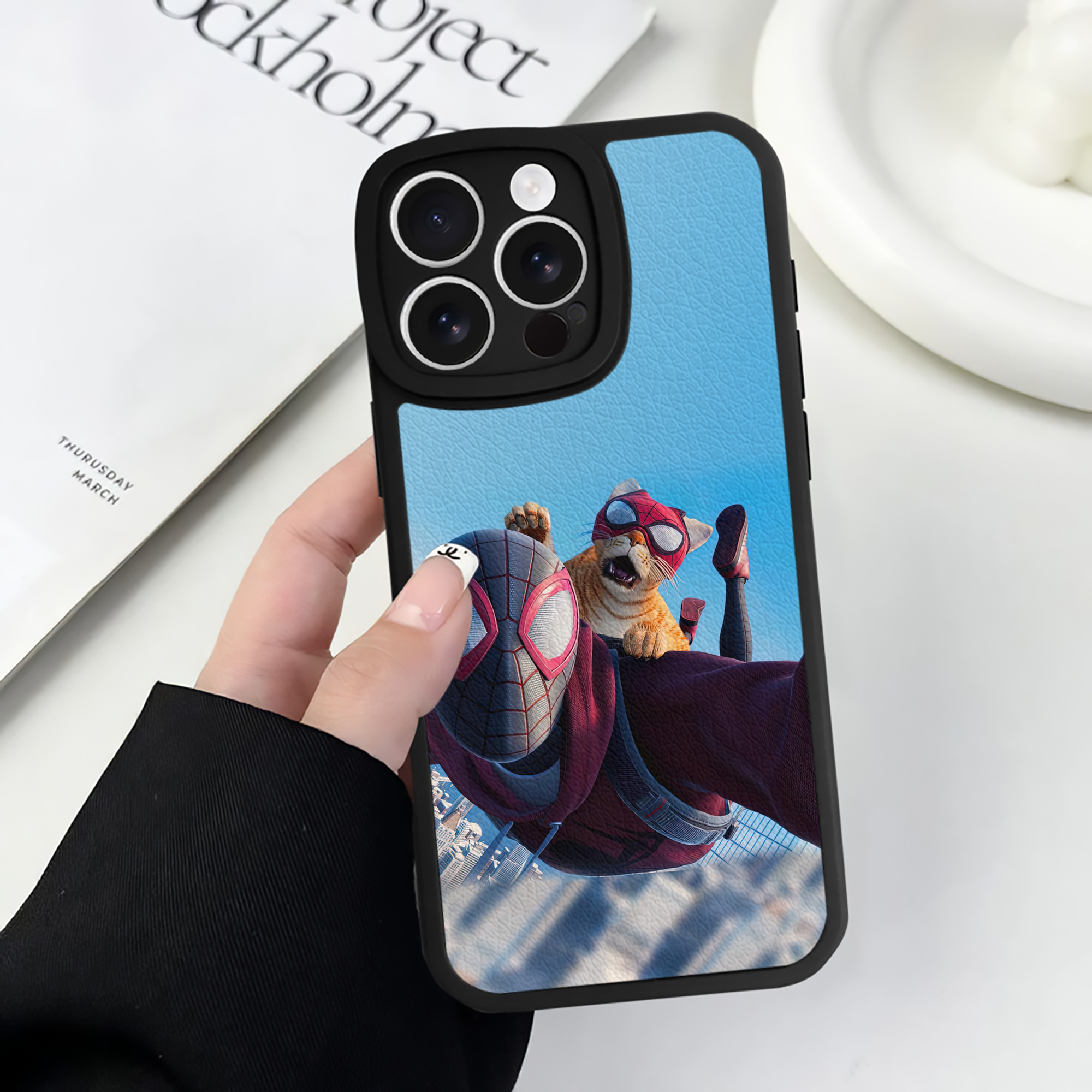 Spider Man スパイダーマン 【iPhone 16シリーズ対応】シリコンスマホケース（レザー調） 材質：シリコン